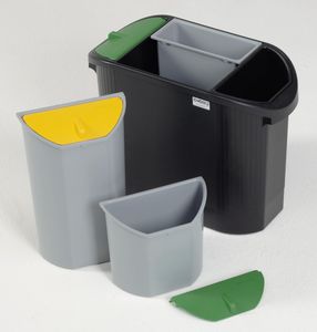 lixeira em material plástico