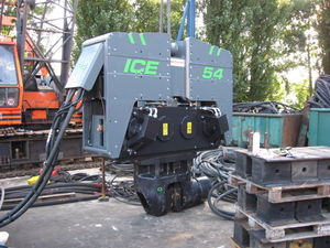 equipamento para cravação de postes hidráulico 1