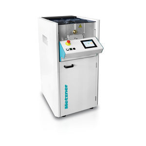 máquina para processamento de protetores de cabos