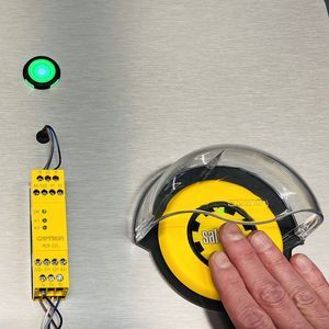 comando bimanual capacitivo