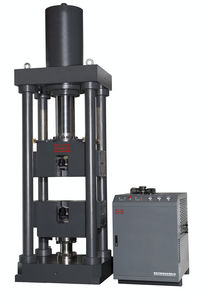 máquina de ensaio universal