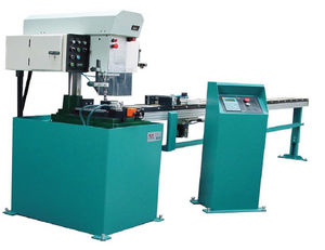 máquina de furação CNC