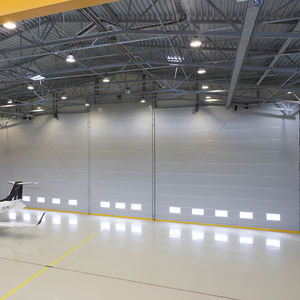 porta de hangar