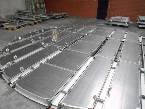 Peneira de tela metálica de seção trapezoidal para a indústria petroquímica - Reactor Internals  - Trislot n.v.