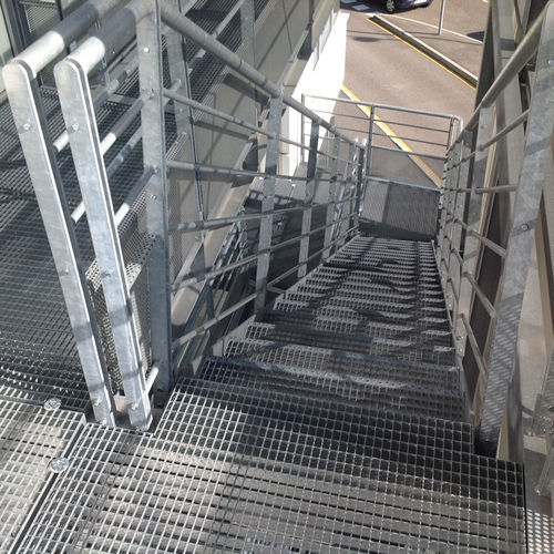 Grade de piso em alumínio - PRESS-LOCKED - JK TECHNIC - em aço galvanizado / em aço inoxidável / prensada