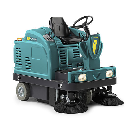 Varredeira com aspiração para operador a bordo - XTREMA - Eureka Floor Cleaning Machines - elétrica / a gasolina / para ambiente externo