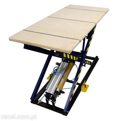 Mesa elevatória tipo tesoura - ST-3/KP - REXEL - com pedal / pneumática / estacionária