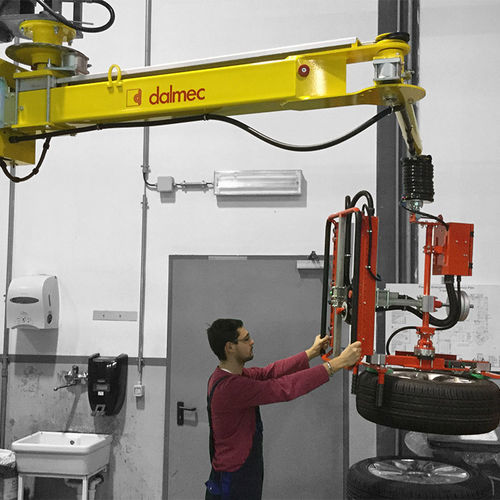 Manipulador para pneus - DALMEC - pneumático / com garra / de posicionamento