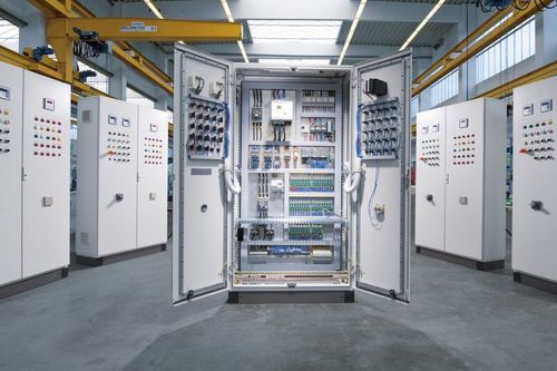 Armário de controle - Montanhydraulik - de acondicionamento / de piso / com portas de bater