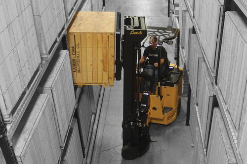 Empilhadeira elétrica - Bx0AC series - Landoll - para operador sentado a bordo / de movimentação / para corredores estreitos