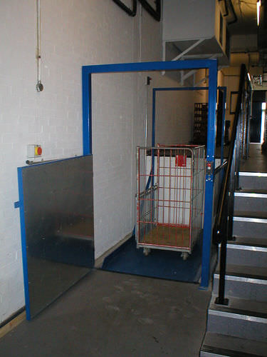 Monta-cargas hidráulico - Edmolift UK Ltd - industrial / com plataforma