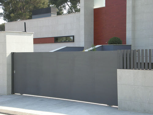 Porta de correr - Talleres Alfa Torres - metálica / industrial / para ambiente interno