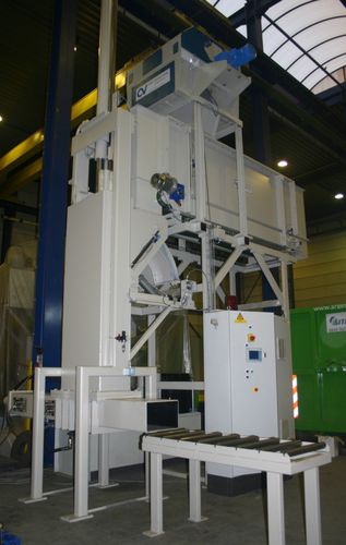 Prensa motorizada - Valvan Baling Systems NV - de compressão / de ensacamento / semiautomática