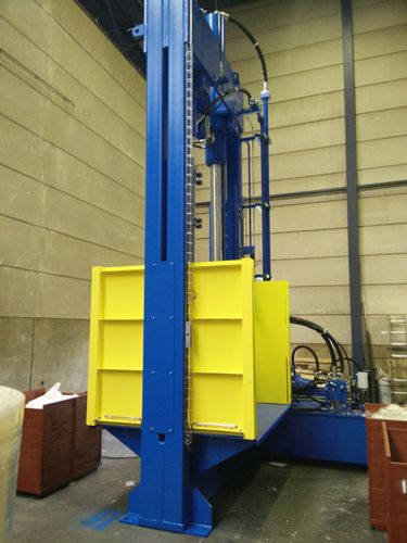 Máquina de corte com guilhotina - Valvan Baling Systems NV - para plásticos / de rolos / hidráulica