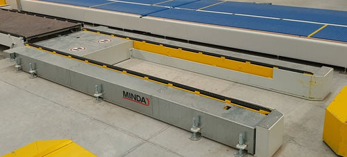 Transportador de corrente - MINDA Industrieanlagen GmbH - horizontal / de transporte / de transferência