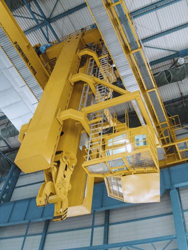 Ponte rolante de viga dupla - CTI Systems S.à r.l. - com caçamba de mandíbula