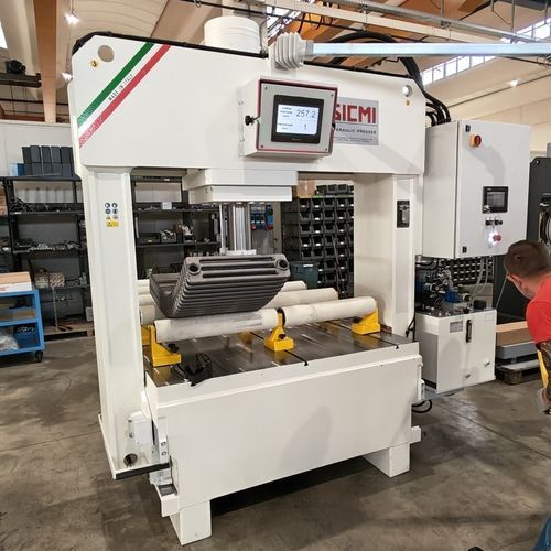 Prensa hidráulica - PMM 150 MC - SICMI - de curvar / de pórtico / controlada por CLP