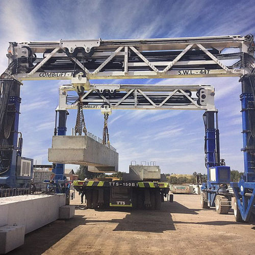Transportador de contêineres "straddle carrier" para vigas pré-fabricadas em concreto - COMBI-MG series - Combilift - para infraestruturas / para movimentação de equipamentos para turbinas eólicas / elétrico