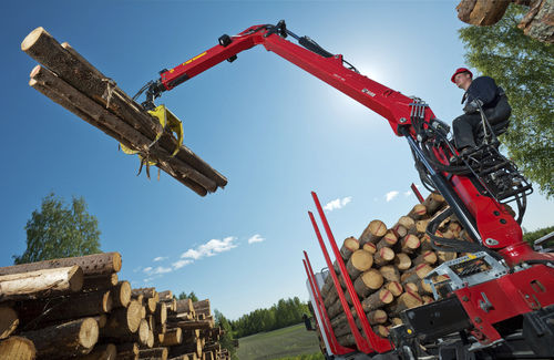Grua florestal com lança articulada - 96S series - Hiab - montada em caminhão