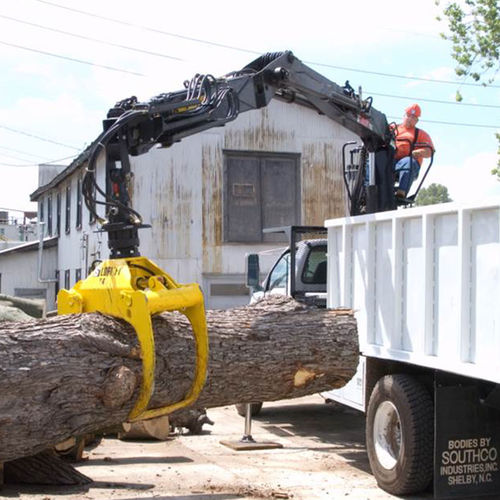 Grua florestal com lança articulada - 82Z series - Hiab - montada em caminhão
