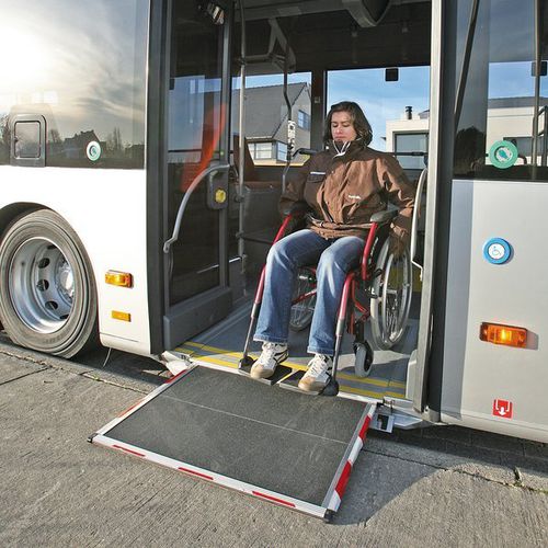 Plataforma elevatória veicular para montagem lateral - MBB MEDIRAMPE - Palfinger - para cadeira de rodas
