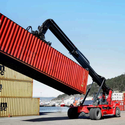 Empilhadeira a diesel - DRG100-140 - Kalmar - para operador sentado a bordo / para contêineres vazios / de movimentação