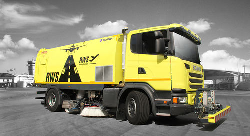 Varredeira montada em caminhão - RWS - BROCK Kehrtechnik GmbH - a diesel / para via pública