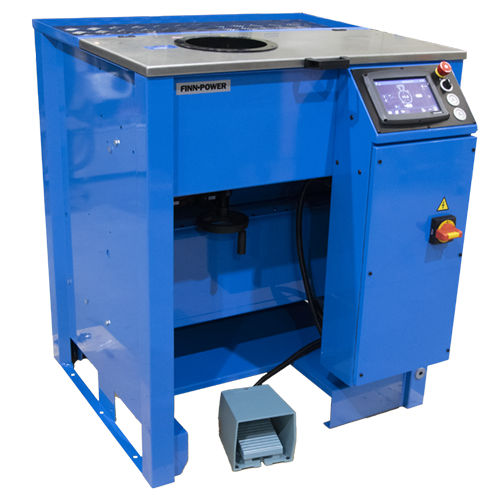 Prensa para terminais para porca - NC40 - Lillbacka Finn-Power - automática / hidráulica