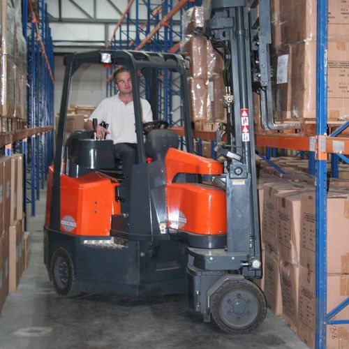 Empilhadeira elétrica - Aisle Master AM 20 SE - AMLIFT - para operador sentado a bordo / para corredores muito estreitos / de acondicionamento