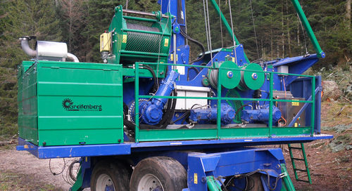Sistema de cabos aéreos para extração de madeira em subidas e descidas - T3 1100 - greifenberg teleferiche - montado em carreta