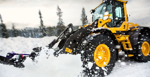 Limpa-neve para carregadeira - Volvo Construction Equipment - em V