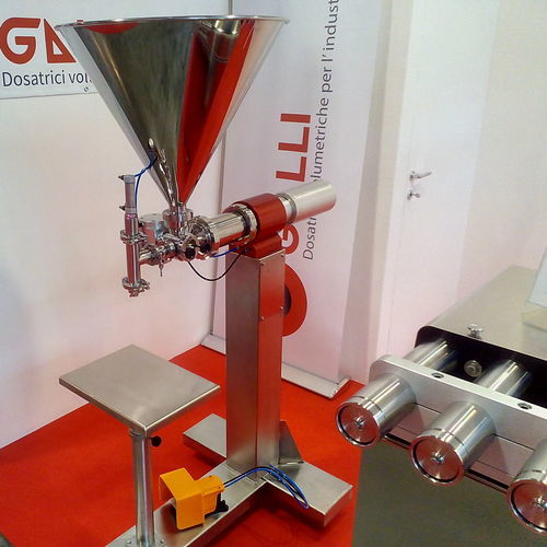 Envasadora volumétrica - DV series - GALLI DI GALLI E PIOTTO - automática / de garrafas / de potes