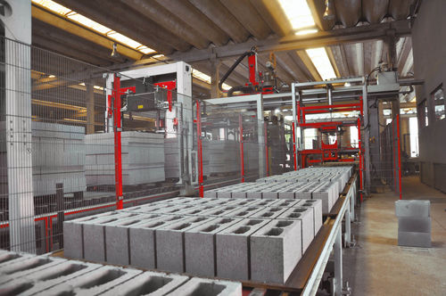 Sistema de manipulação automático - TOPWERK - de materiais secos / para blocos de concreto