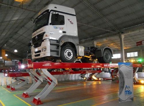 Elevador automotivo pantográfico - Kar 250 - O.ME.R. SpA - eletro-hidráulico / para caminhão / para ônibus