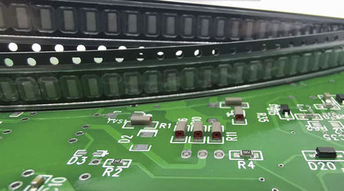Vedação de aterramento - Doubleshield Pad - Schlegel Electronic Materials - em borracha de silicone / de seção retangular / de blindagem EMI