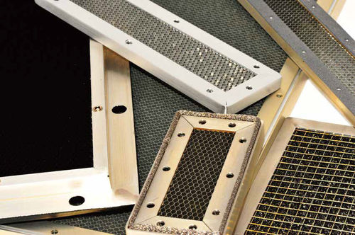 Painel colmeia para aplicações industriais - 1702 - Schlegel Electronic Materials