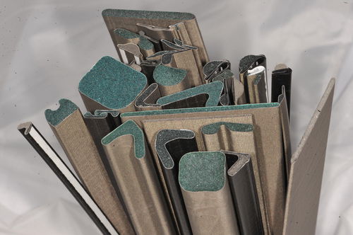 Vedação de tecido condutor sobre espuma - Schlegel Electronic Materials - plana / em latão / de cobre