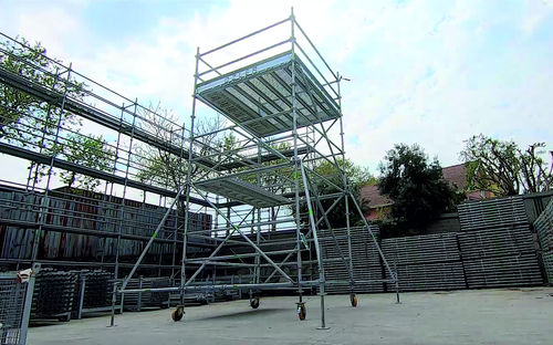 Torre de andaime móvel - UNISCAFF  - OZLER FORMWORK AND SCAFFOLDING SYSTEMS - para fachada / modular