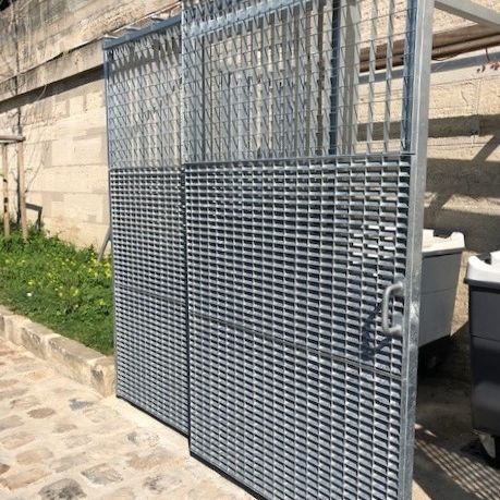 Grade de piso em aço inoxidável - GEI - prensada e soldada / industrial
