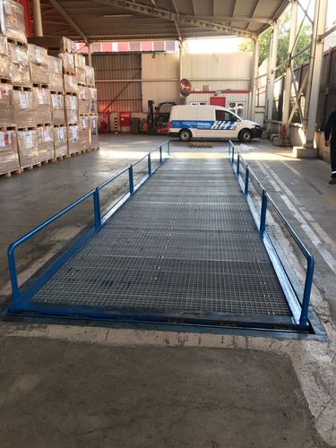 Rampa para veículos - Kale Rampa - para empilhadeira / fixa / com cilindro hidráulico