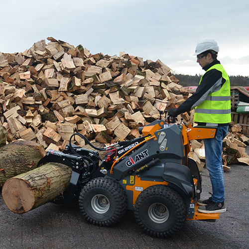 Minicarregadeira - SK 212 G - TOBROCO - GIANT