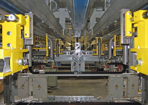 Linha de empilhamento para placas - NSM MAGNETTECHNIK GmbH - transportadora / para a indústria automóvel