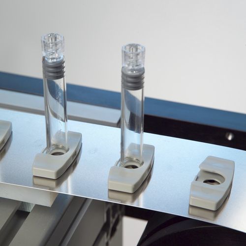 Correia transportadora perfurada - Belt Technologies Europe Limited - metálica / para o setor médico / para a indústria farmacêutica