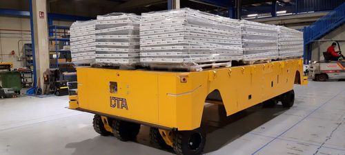 Carro de transferência motorizado elétrico - DTA - para cargas pesadas / elevatório / com roda de Vulkollan®