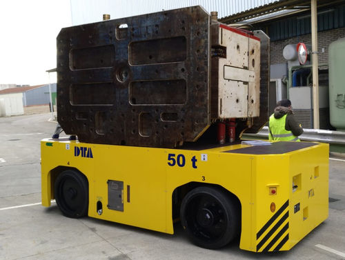 Carro de transferência motorizado elétrico - DTA - elevatório / multidirecional / com roda de Vulkollan®