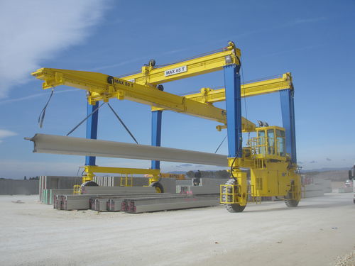 Transportador de contêineres "straddle carrier" para vigas pré-fabricadas em concreto - MST 65 - CIMOLAI TECHNOLOGY - de rodas