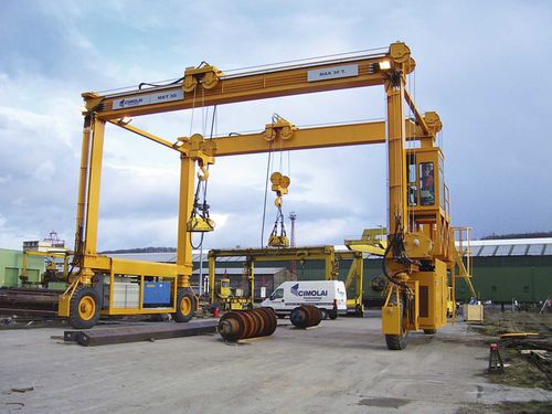 Transportador de contêineres "straddle carrier" de rodas - MST 30 - CIMOLAI TECHNOLOGY