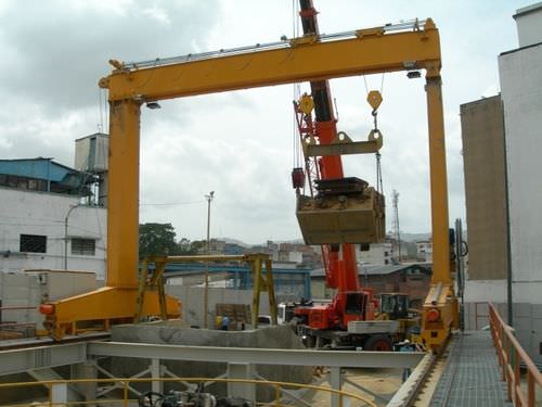 Transportador de contêineres "straddle carrier" para infraestruturas - RGC 10+10 - 15 - CIMOLAI TECHNOLOGY