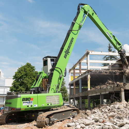 Manipulador de materiais de esteiras - 830 E series - SENNEBOGEN Maschinenfabrik GmbH - de rodas / hidráulico / elétrico