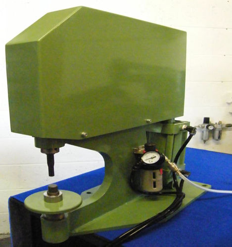 Rebitadeira pneumática - CL2-B - Le Rivet Foré r.c - com sistema de expulsão / compacta